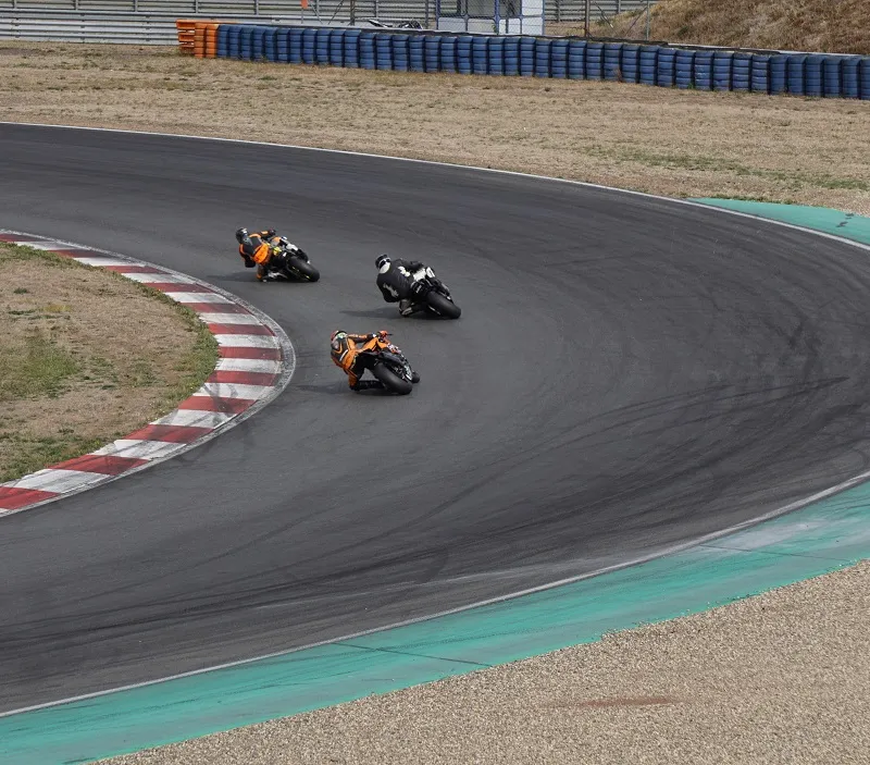 Motorradrennen auf der Strecke